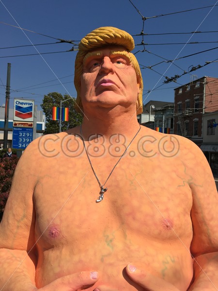 San Francisco’s version of the naked Donald Trump statue ‘The Emperor Has No Balls,’ in the Castro. - CO88.co