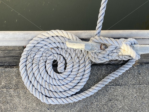 Coiled Mooring Line and Cleat - CO88.co
