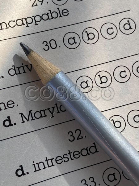 Multiple Choice Question Standardized English Test Practice for 6th Grade with grey colored Pencil Close-up - CO88.co