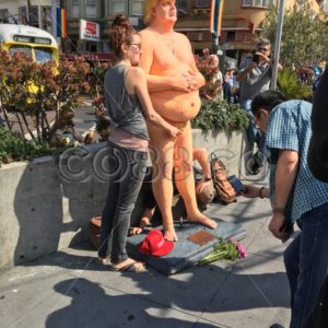 Donald Trump Life-size Sculpture appeared in the Castro attracting a Steady Crowd of Curious People - CO88.co